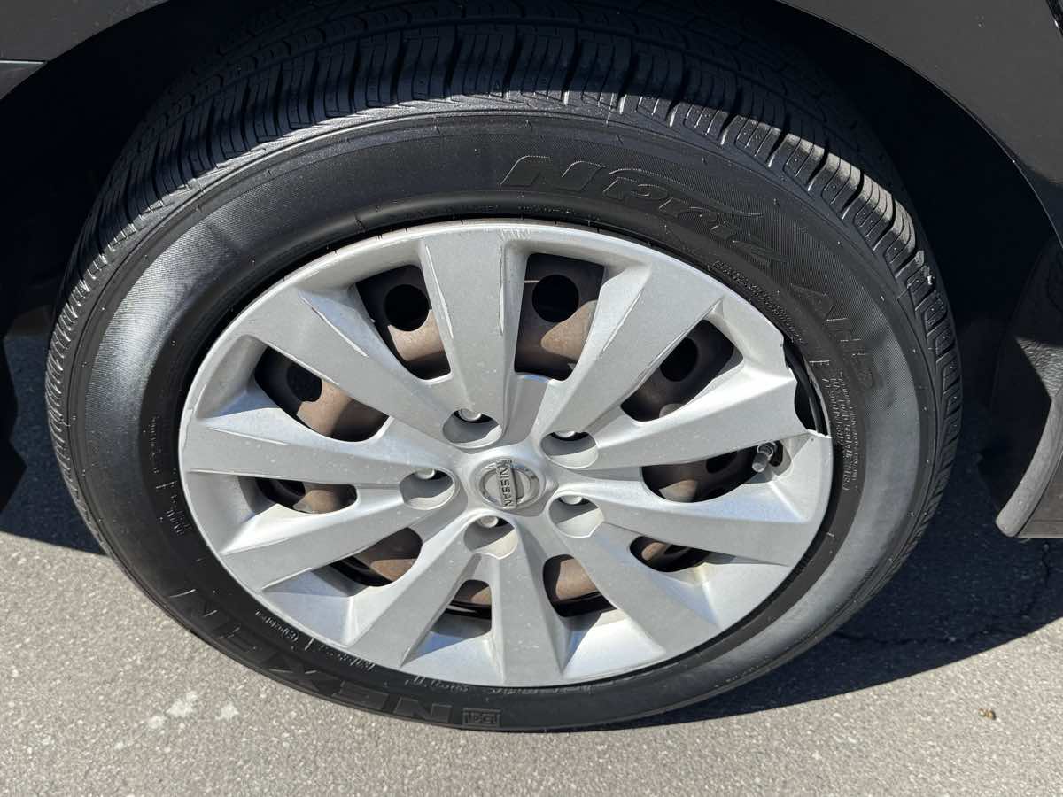 2015 Nissan Sentra S photo 37