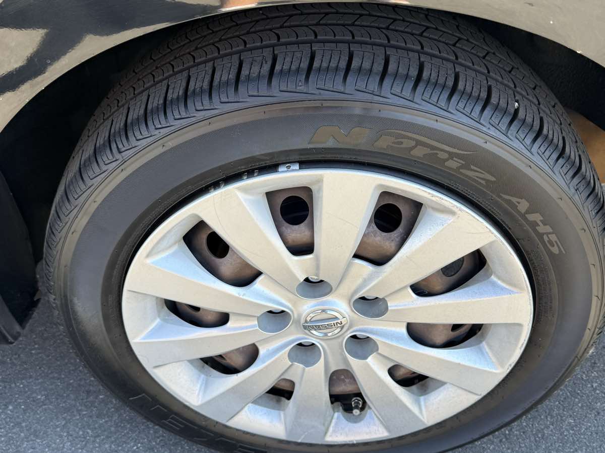 2015 Nissan Sentra S photo 38