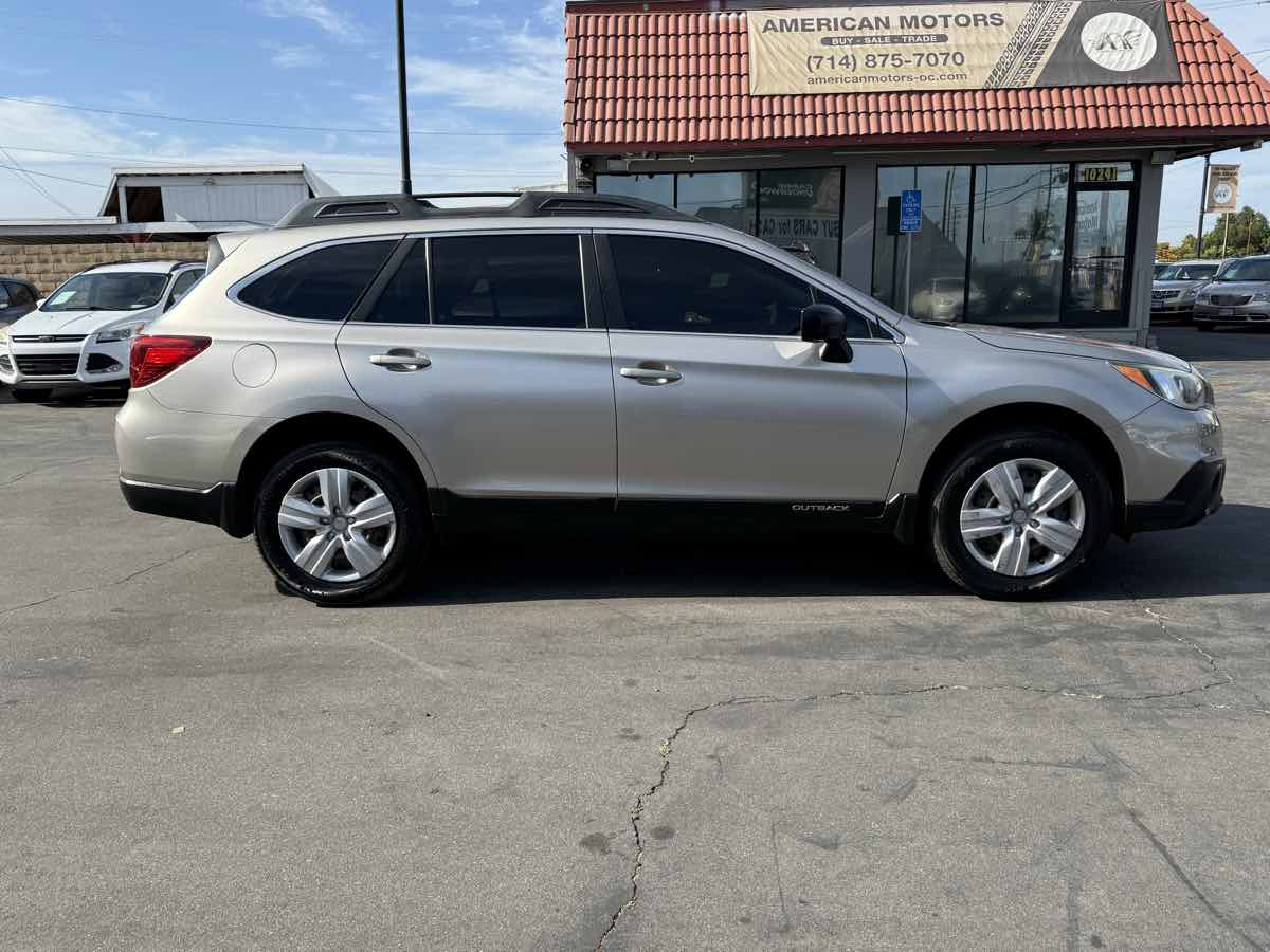 2016 Subaru Outback 2.5i photo 2