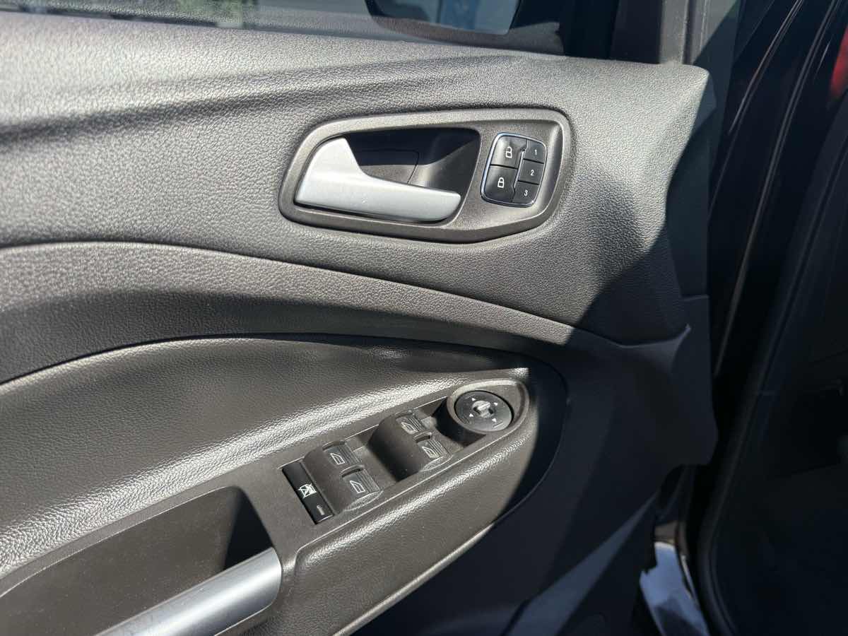 2013 Ford Escape SEL photo 21