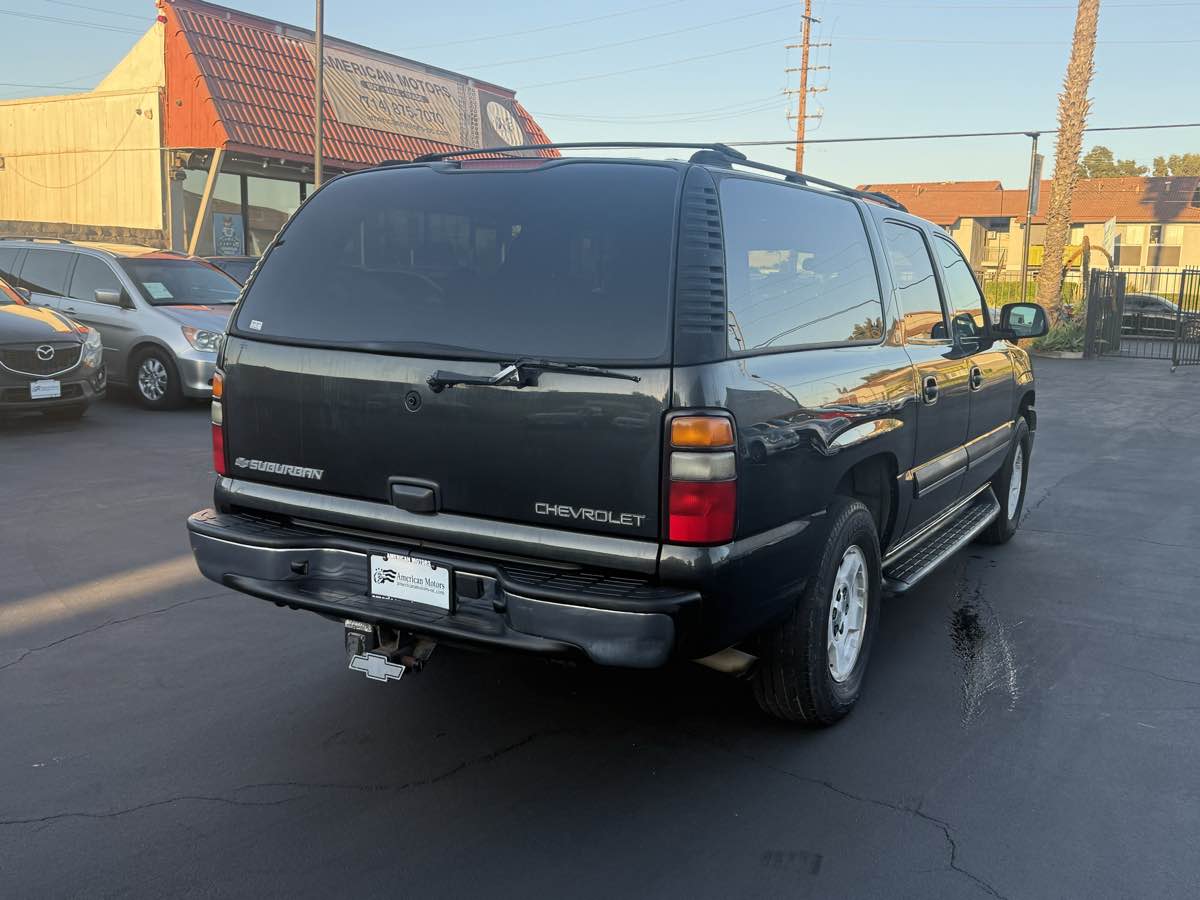 2004 Chevrolet Suburban LT photo 4