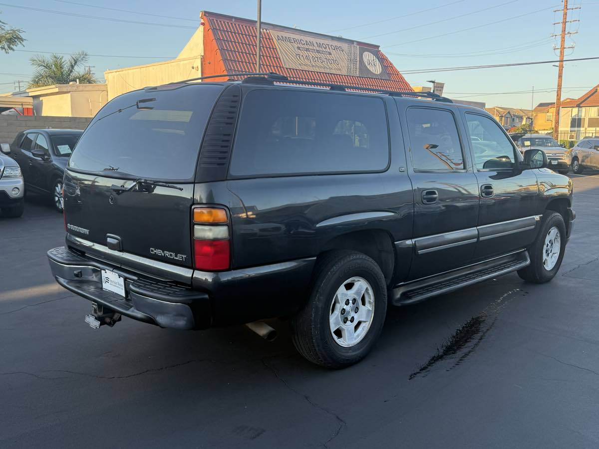 2004 Chevrolet Suburban LT photo 5