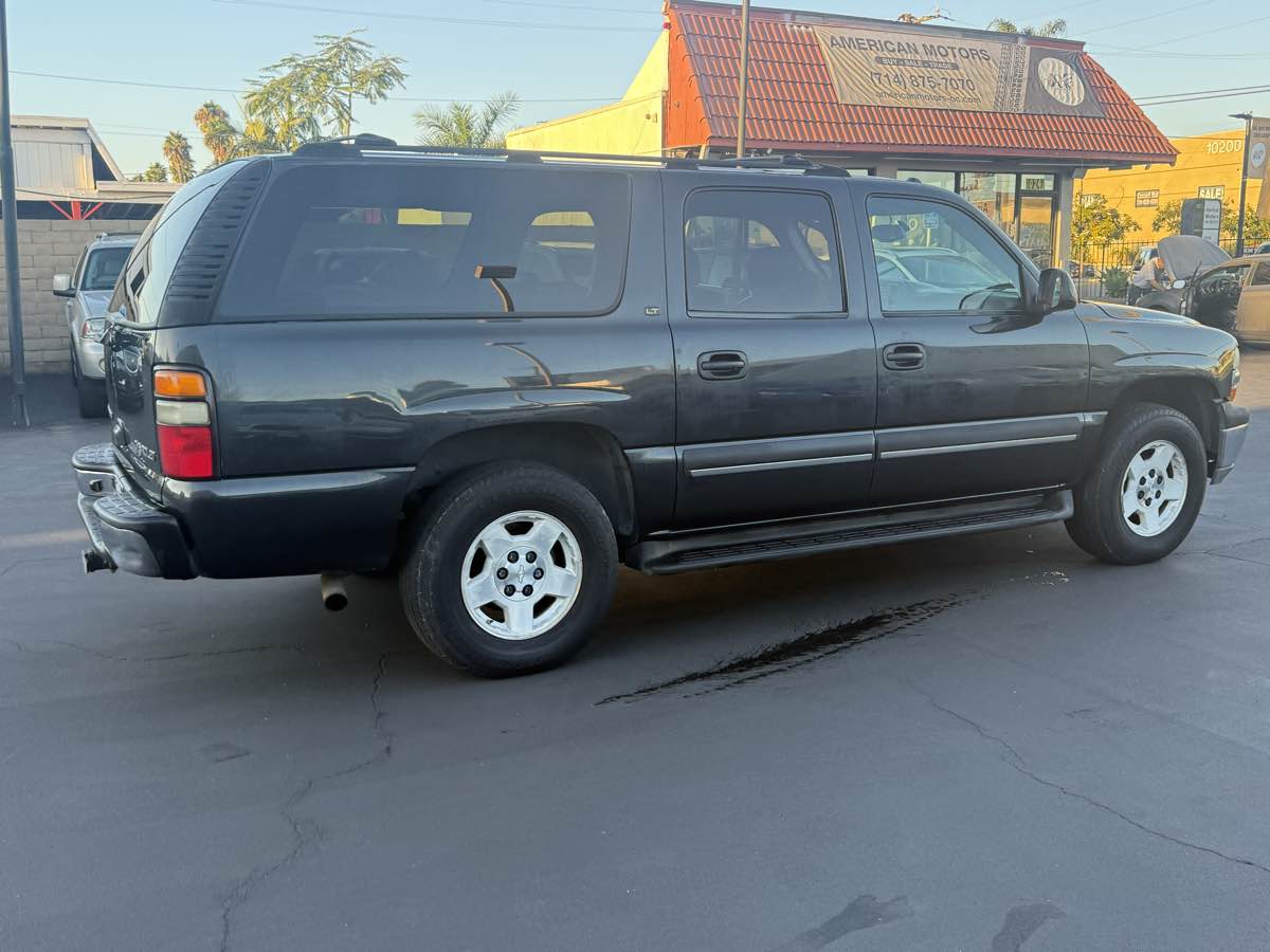 2004 Chevrolet Suburban LT photo 6