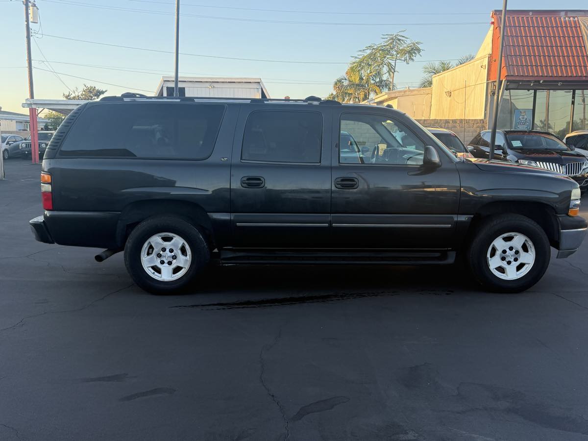 2004 Chevrolet Suburban LT photo 7