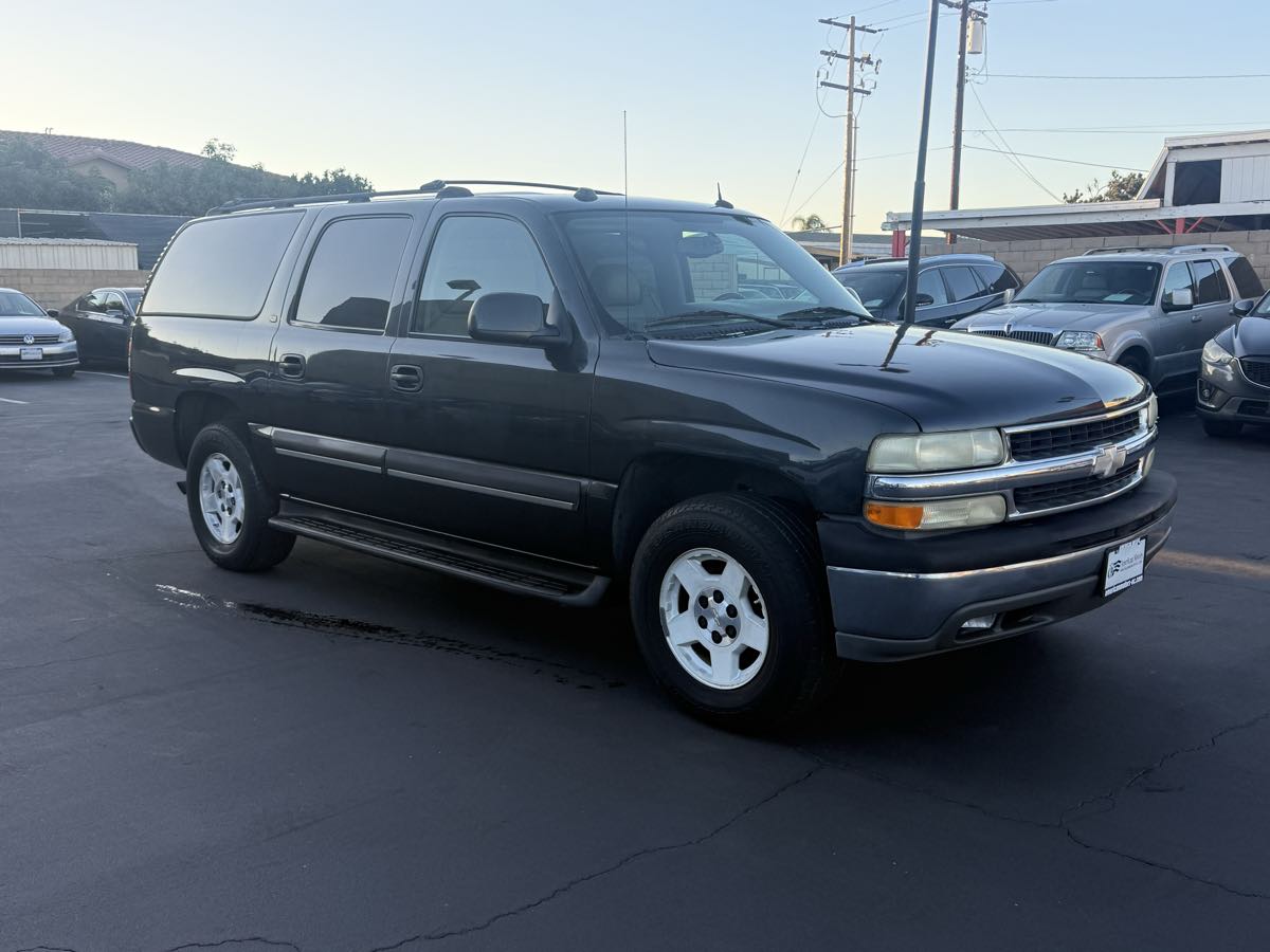 2004 Chevrolet Suburban LT photo 9