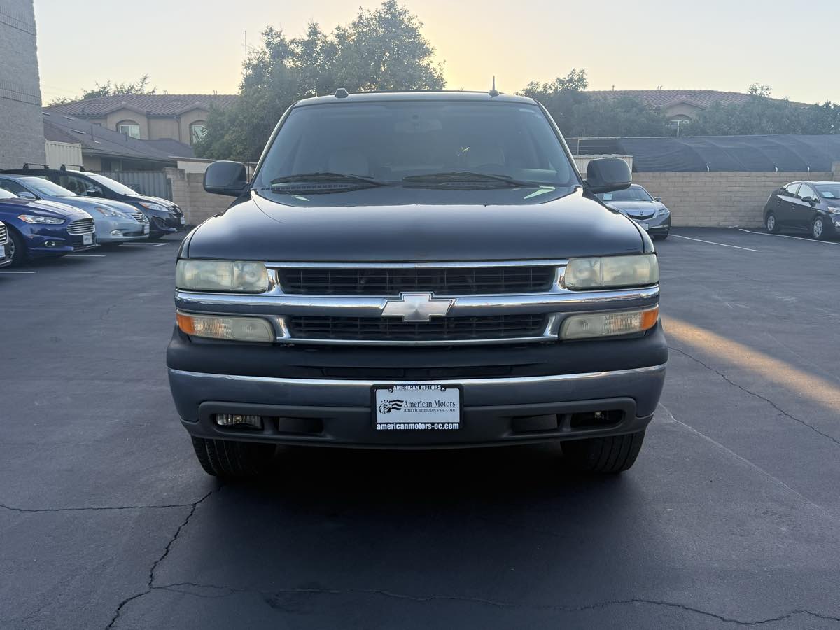 2004 Chevrolet Suburban LT photo 11