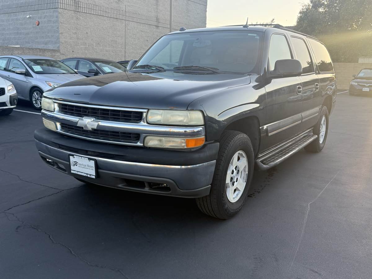 2004 Chevrolet Suburban LT photo 12
