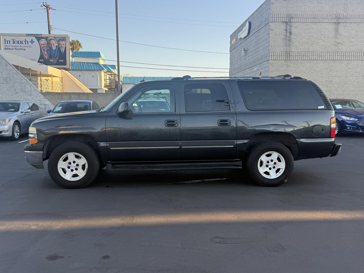 2004 Chevrolet Suburban LT photo 13