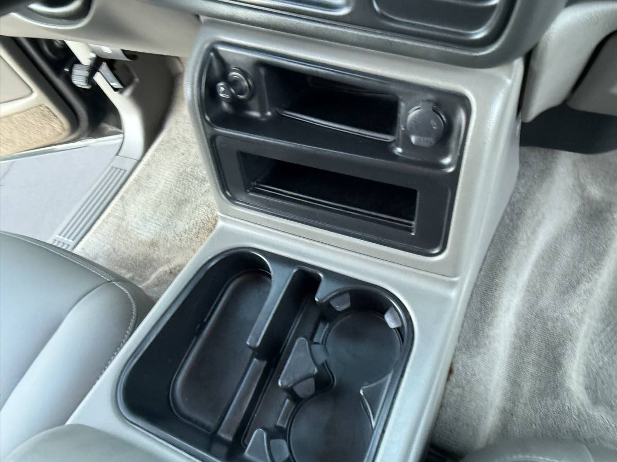 2004 Chevrolet Suburban LT photo 34