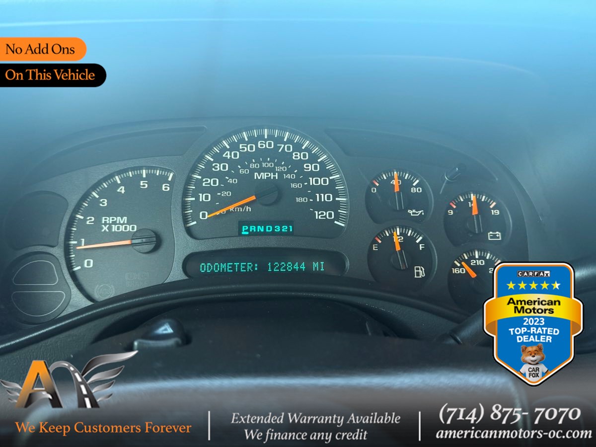 2004 Chevrolet Suburban LT photo 38