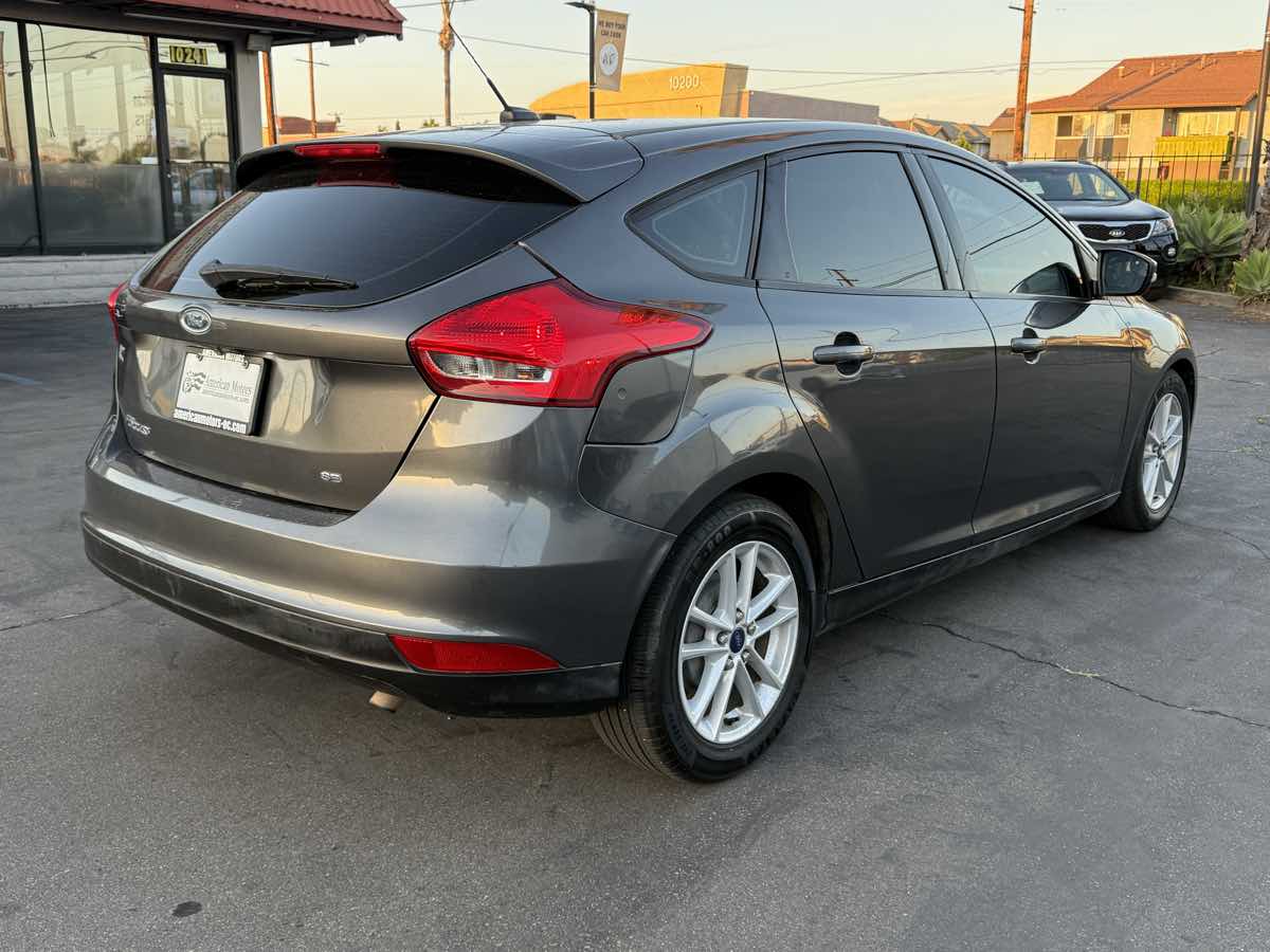 2017 Ford Focus SE photo 5