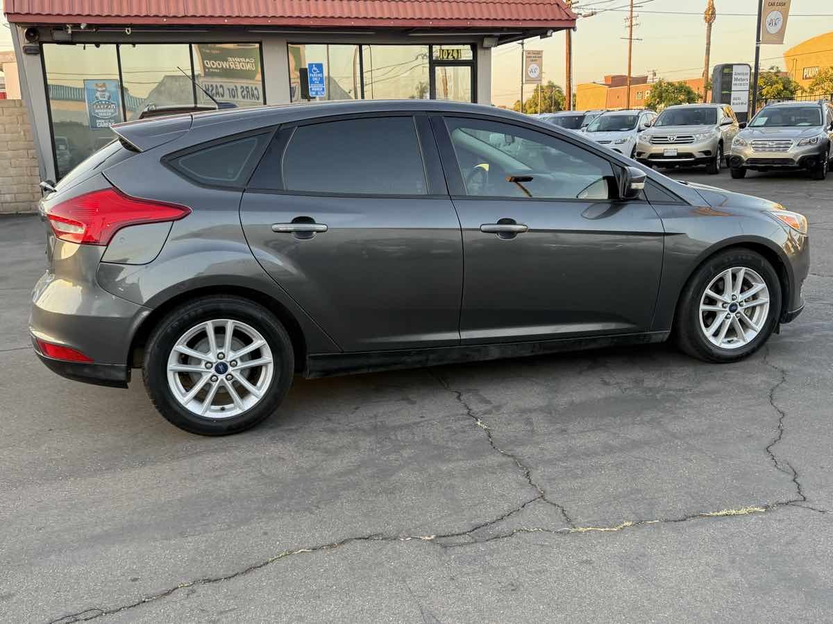 2017 Ford Focus SE photo 6