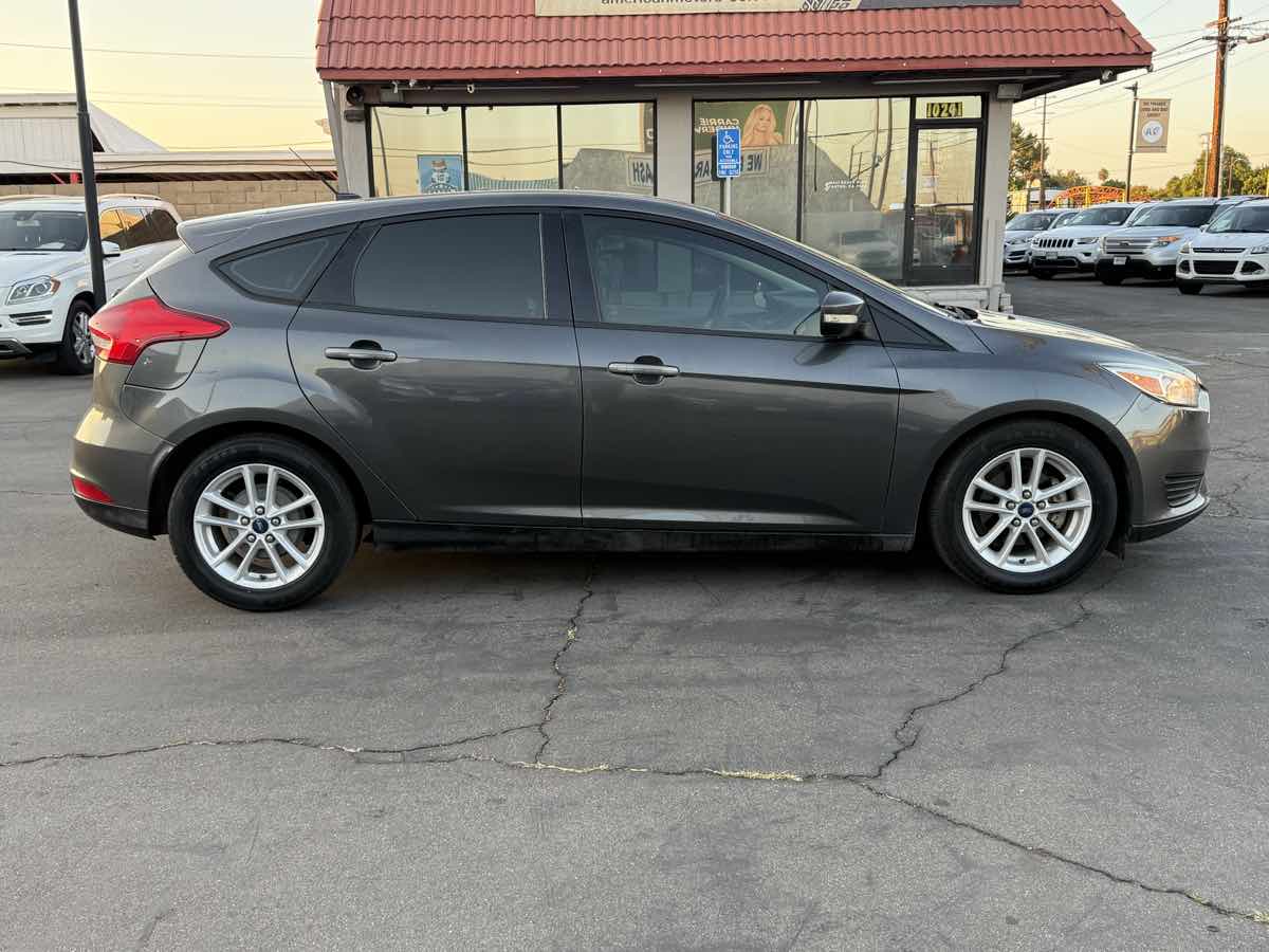 2017 Ford Focus SE photo 7