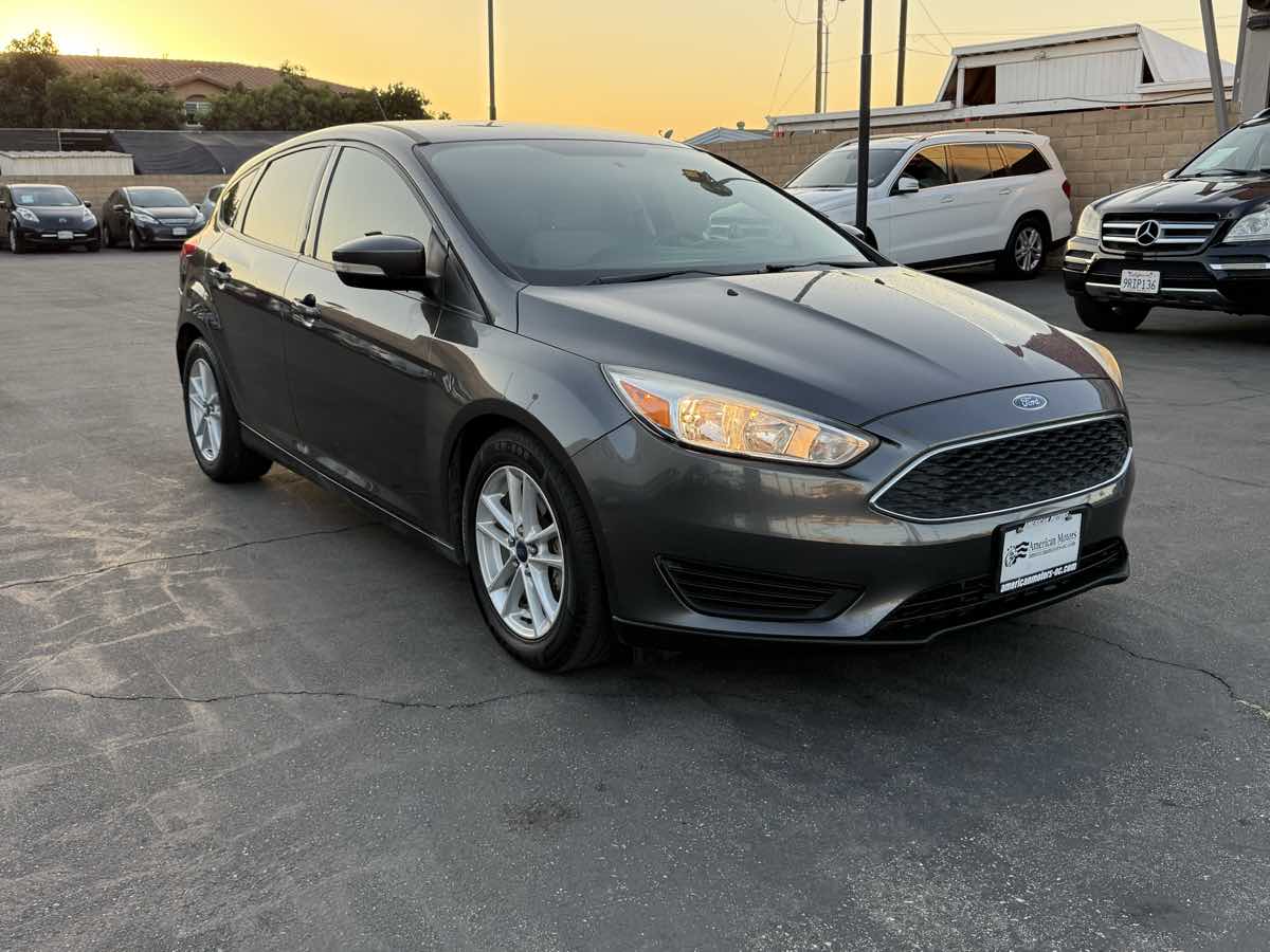 2017 Ford Focus SE photo 9