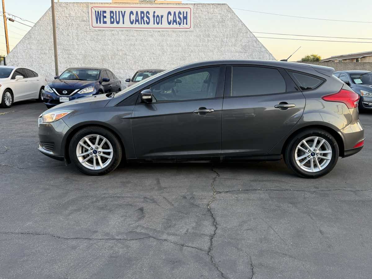 2017 Ford Focus SE photo 16