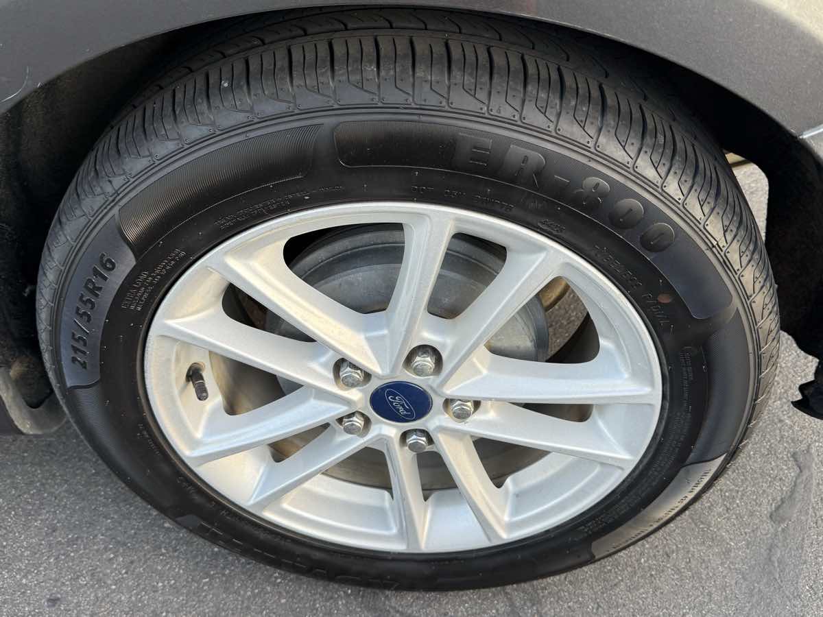 2017 Ford Focus SE photo 18