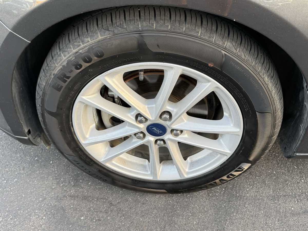 2017 Ford Focus SE photo 19