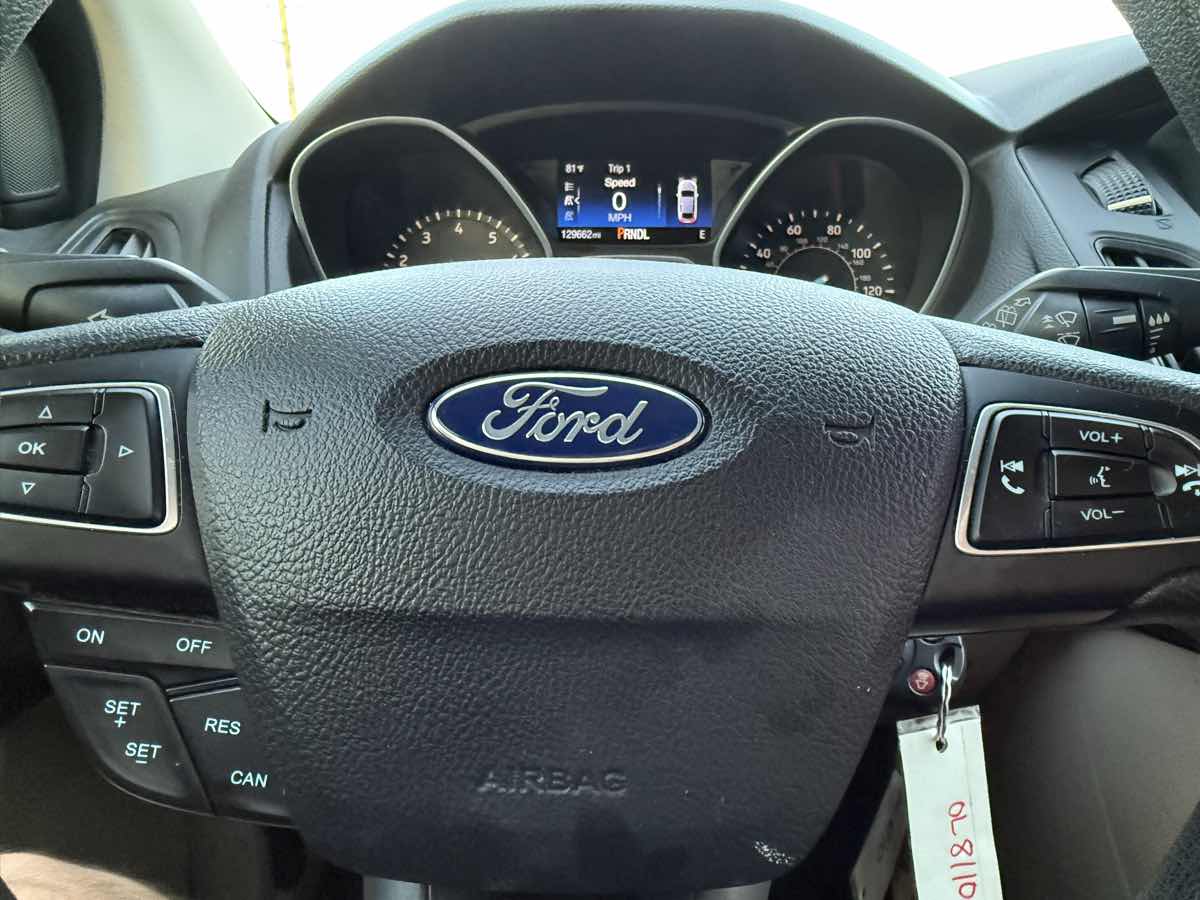2017 Ford Focus SE photo 35