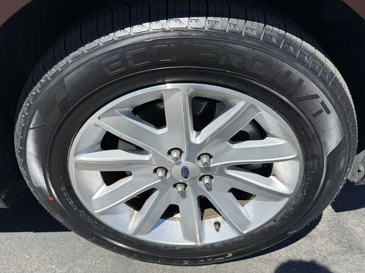 2009 Ford Flex SEL photo 16