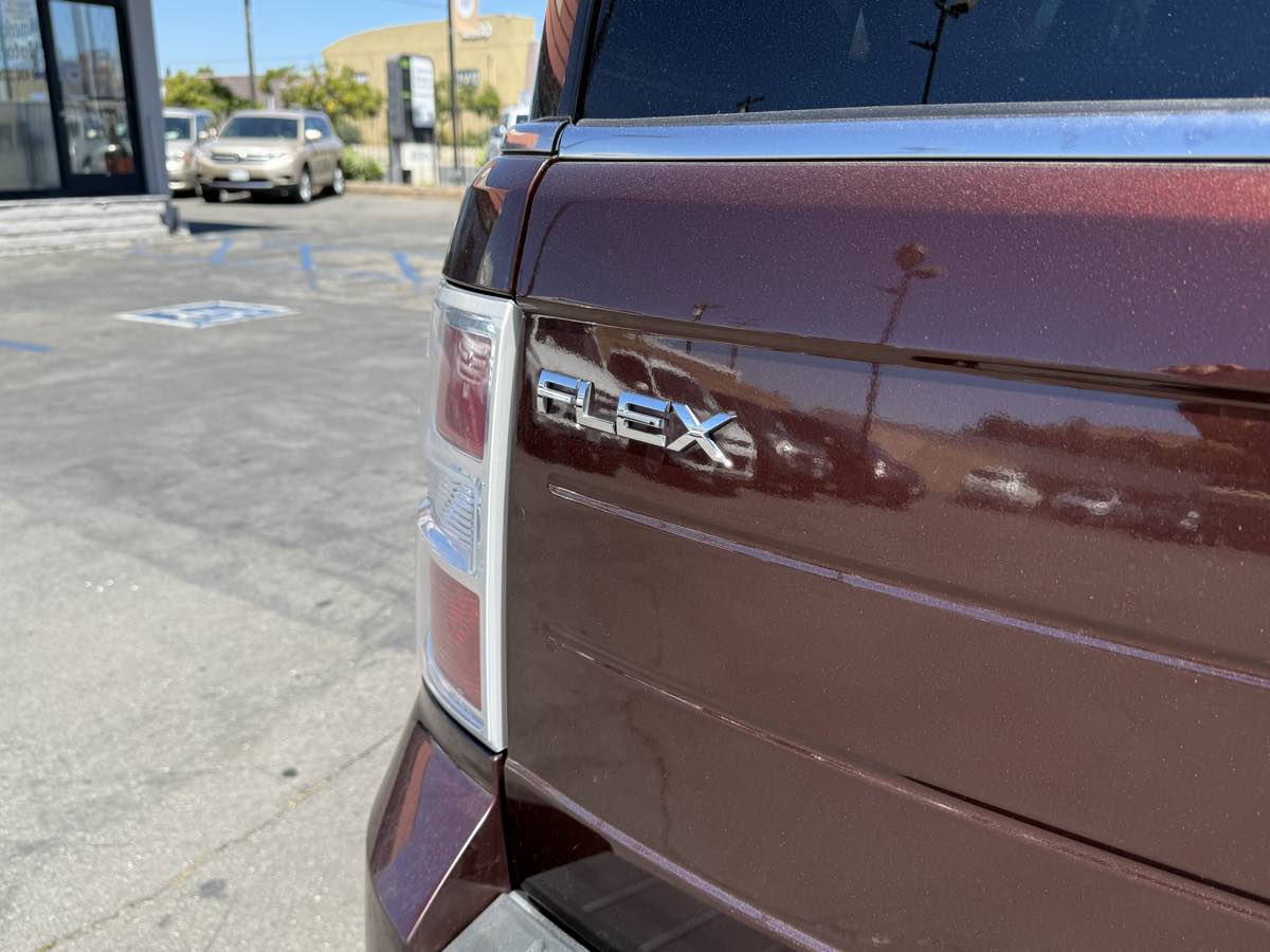 2009 Ford Flex SEL photo 24
