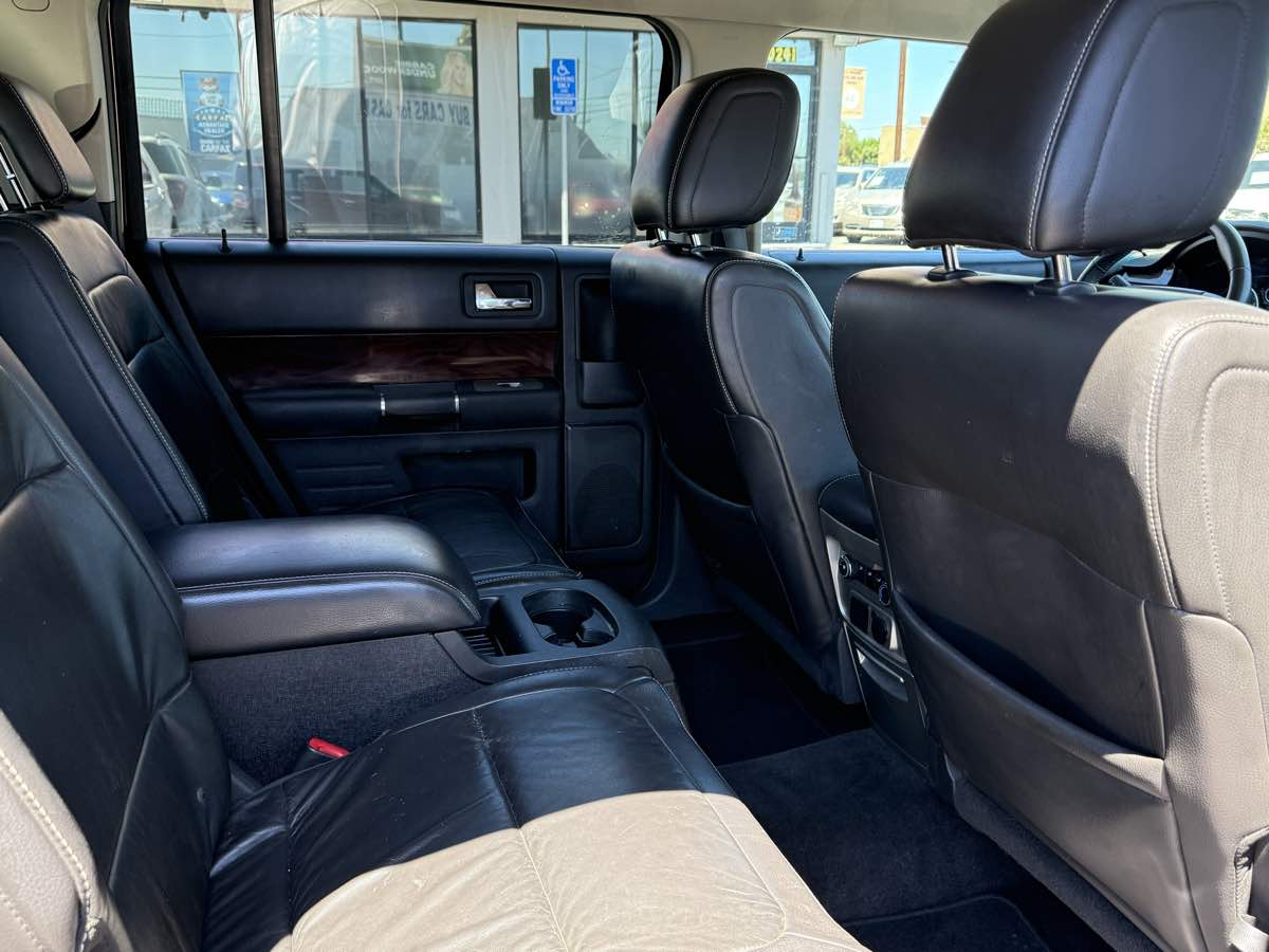 2009 Ford Flex SEL photo 25