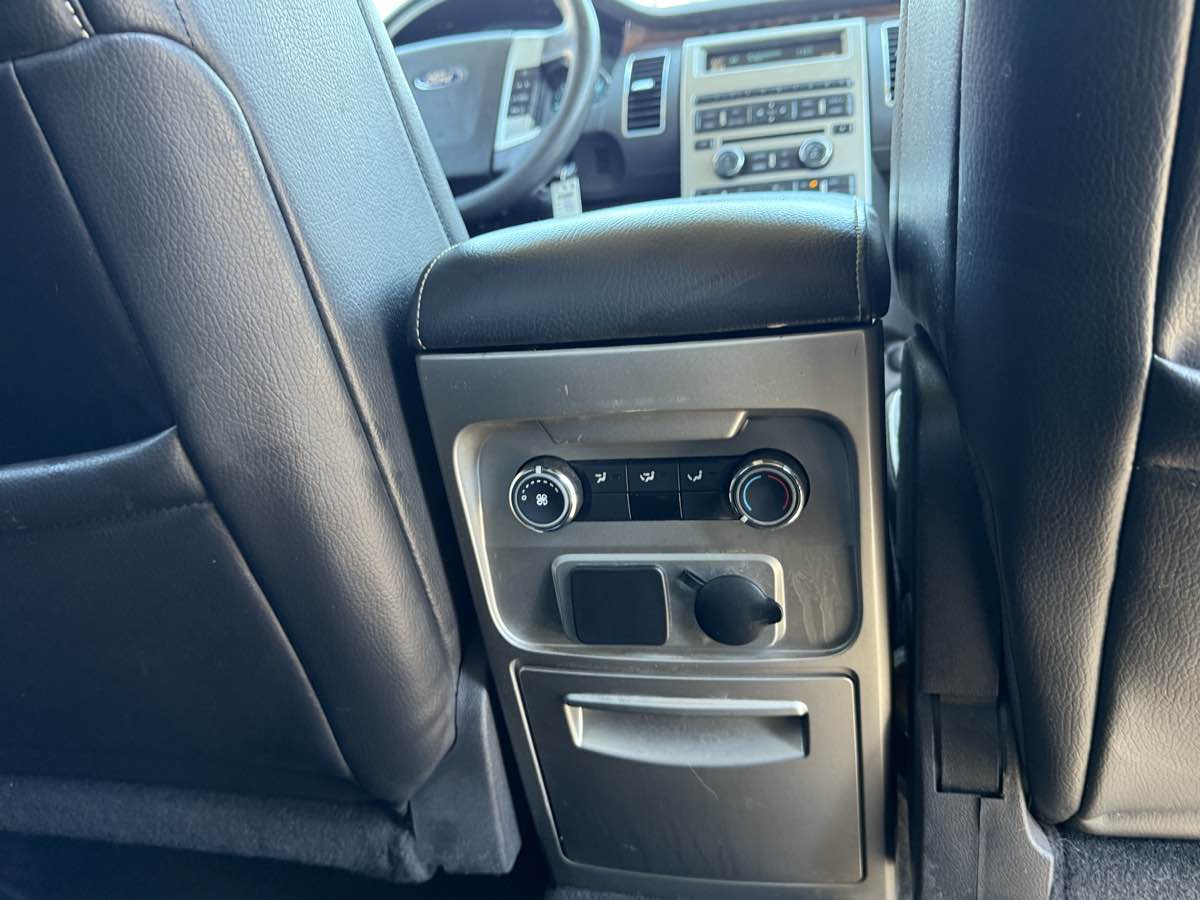 2009 Ford Flex SEL photo 28