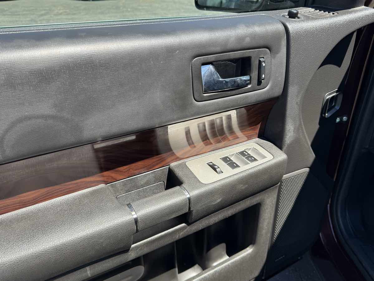 2009 Ford Flex SEL photo 35