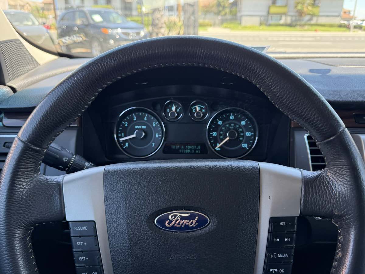 2009 Ford Flex SEL photo 40