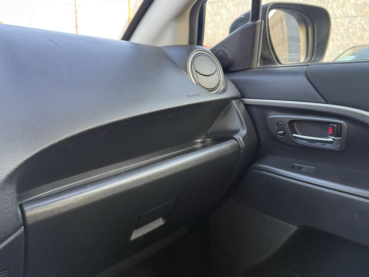 2014 Mazda Mazda5 Grand Touring photo 35