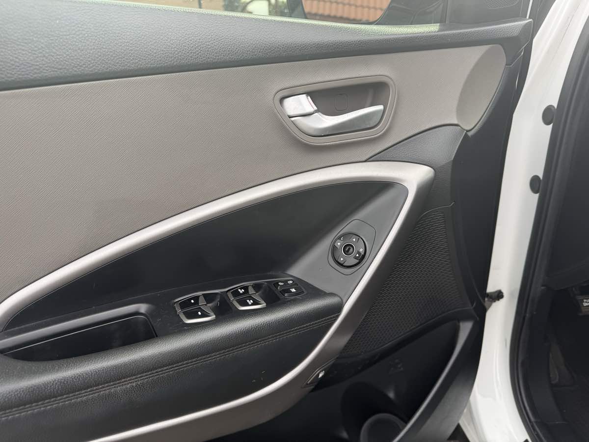 2016 Hyundai Santa Fe Sport Base photo 17