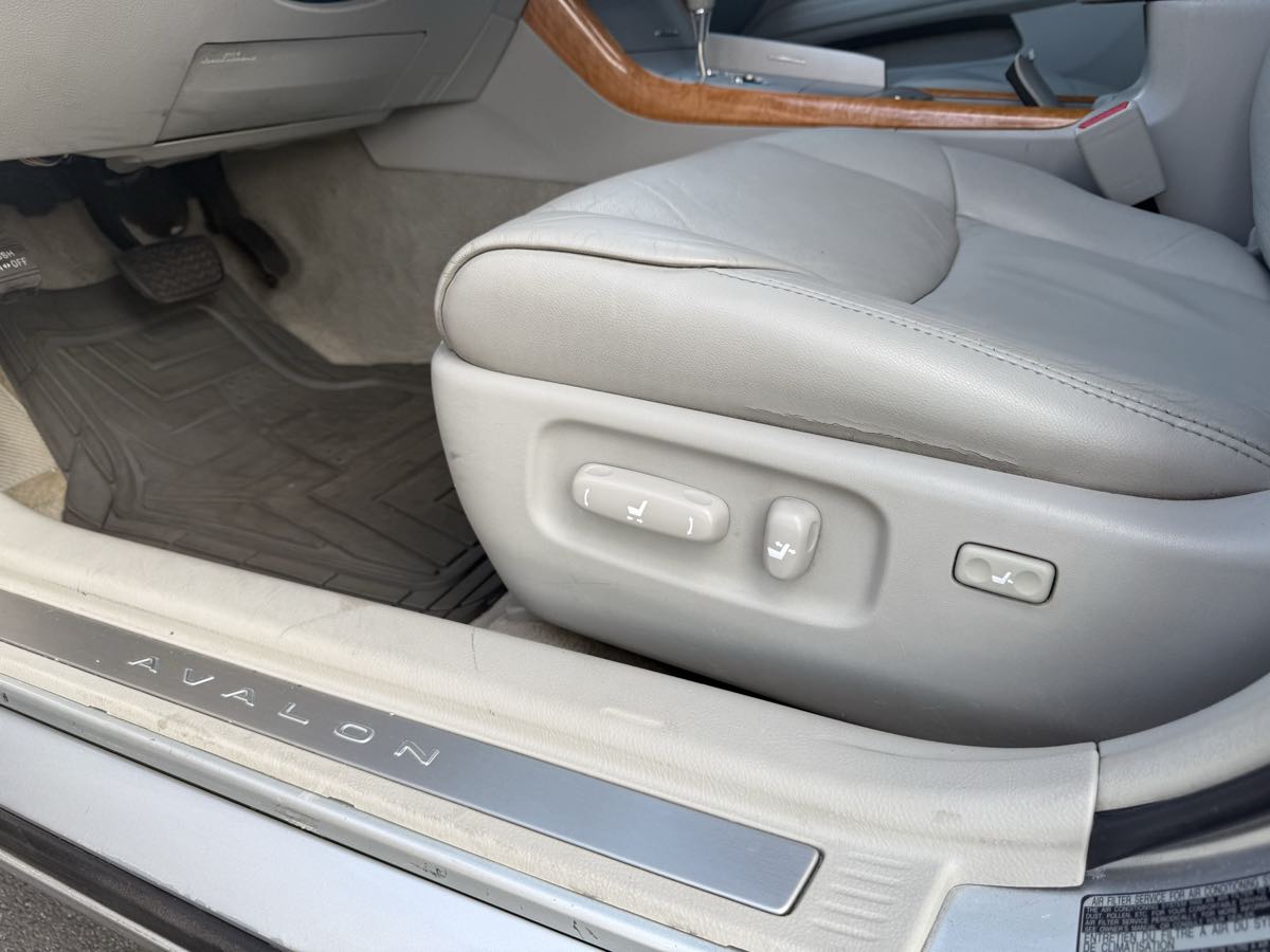 2006 Toyota Avalon XLS photo 17