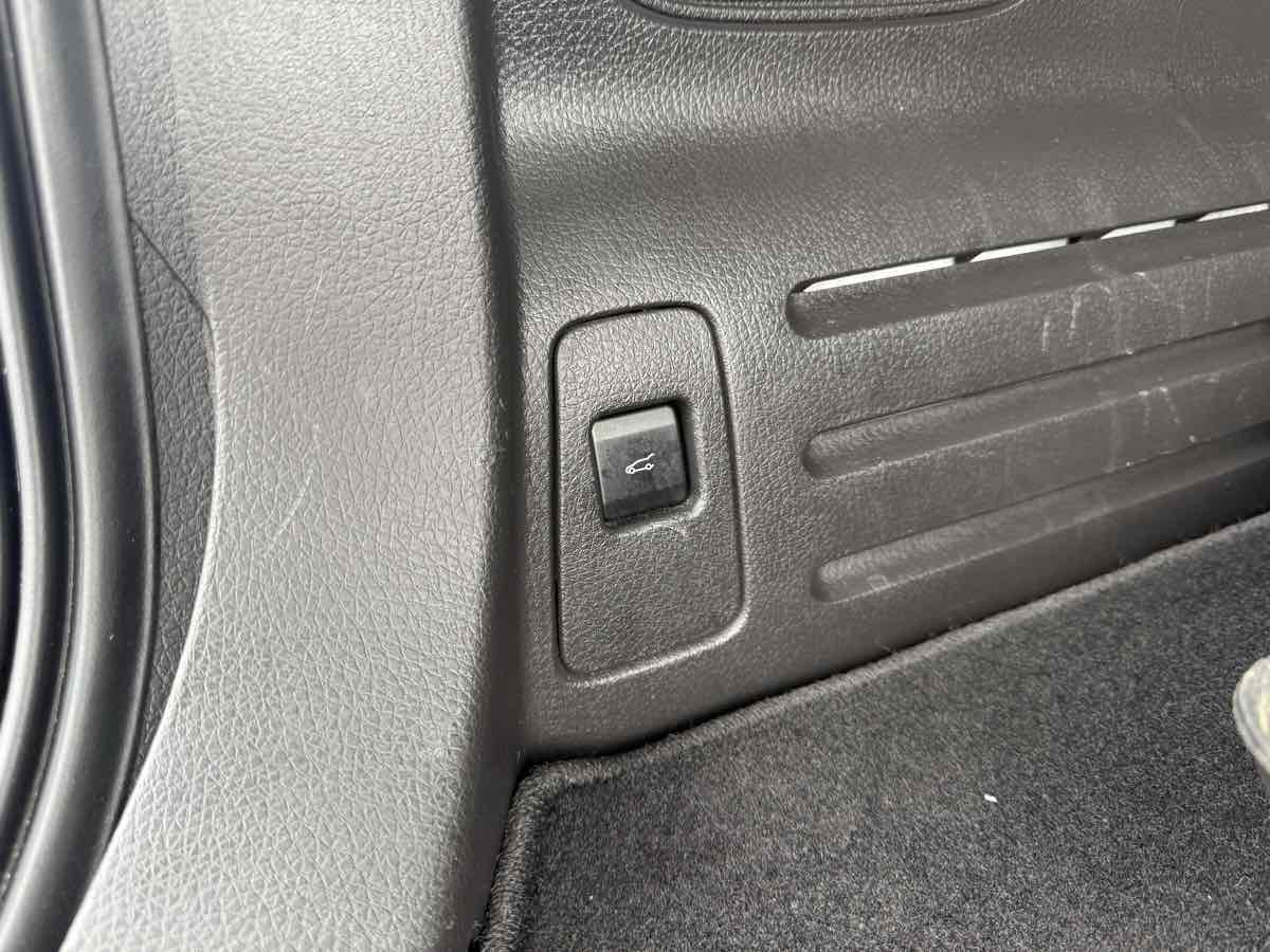 2013 Lincoln MKX photo 21