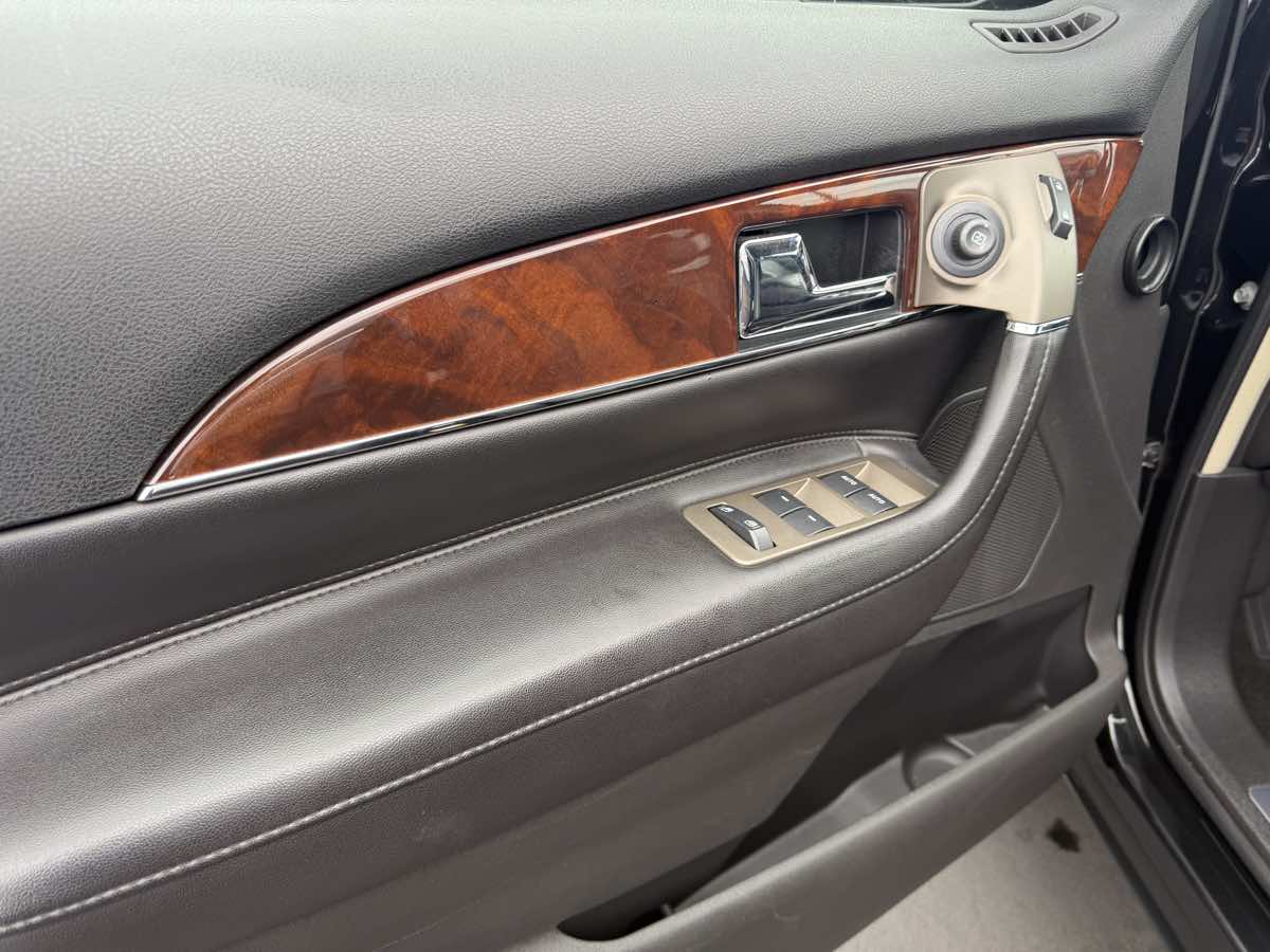 2013 Lincoln MKX photo 28
