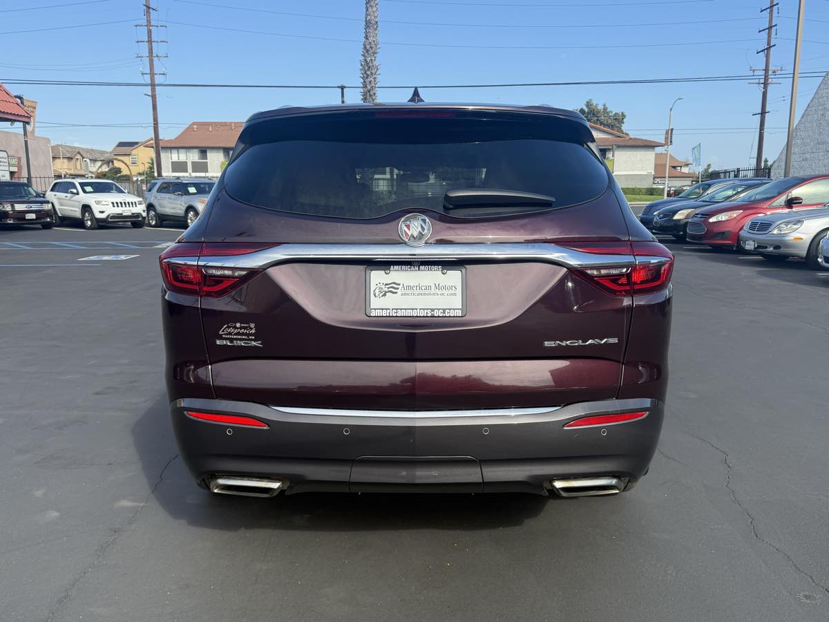 2018 Buick Enclave Essence photo 2