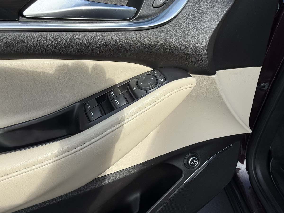 2018 Buick Enclave Essence photo 30