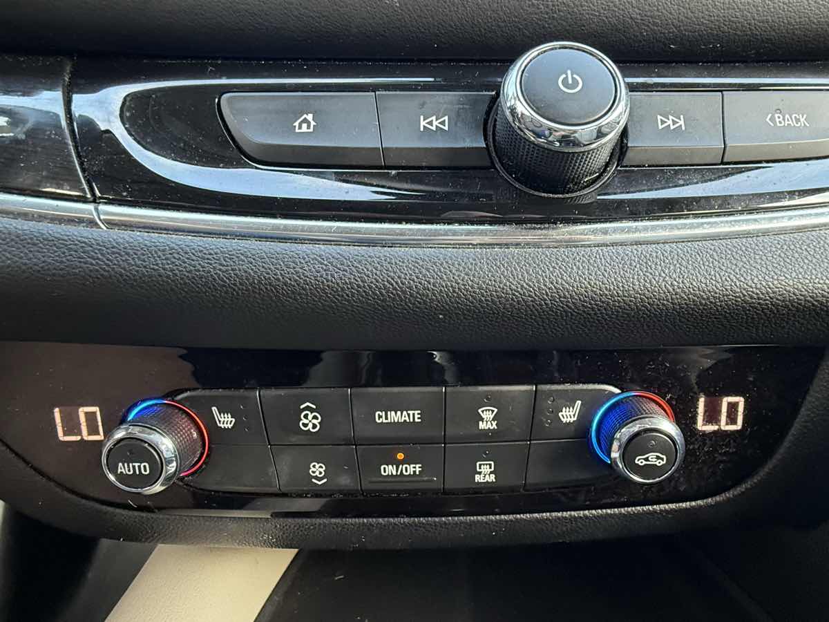 2018 Buick Enclave Essence photo 38