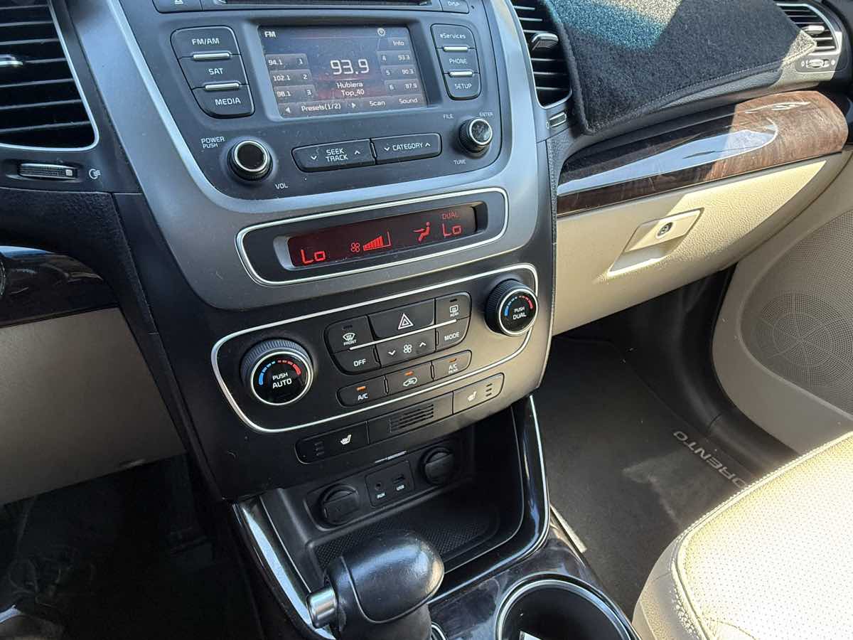 2015 Kia Sorento EX photo 35
