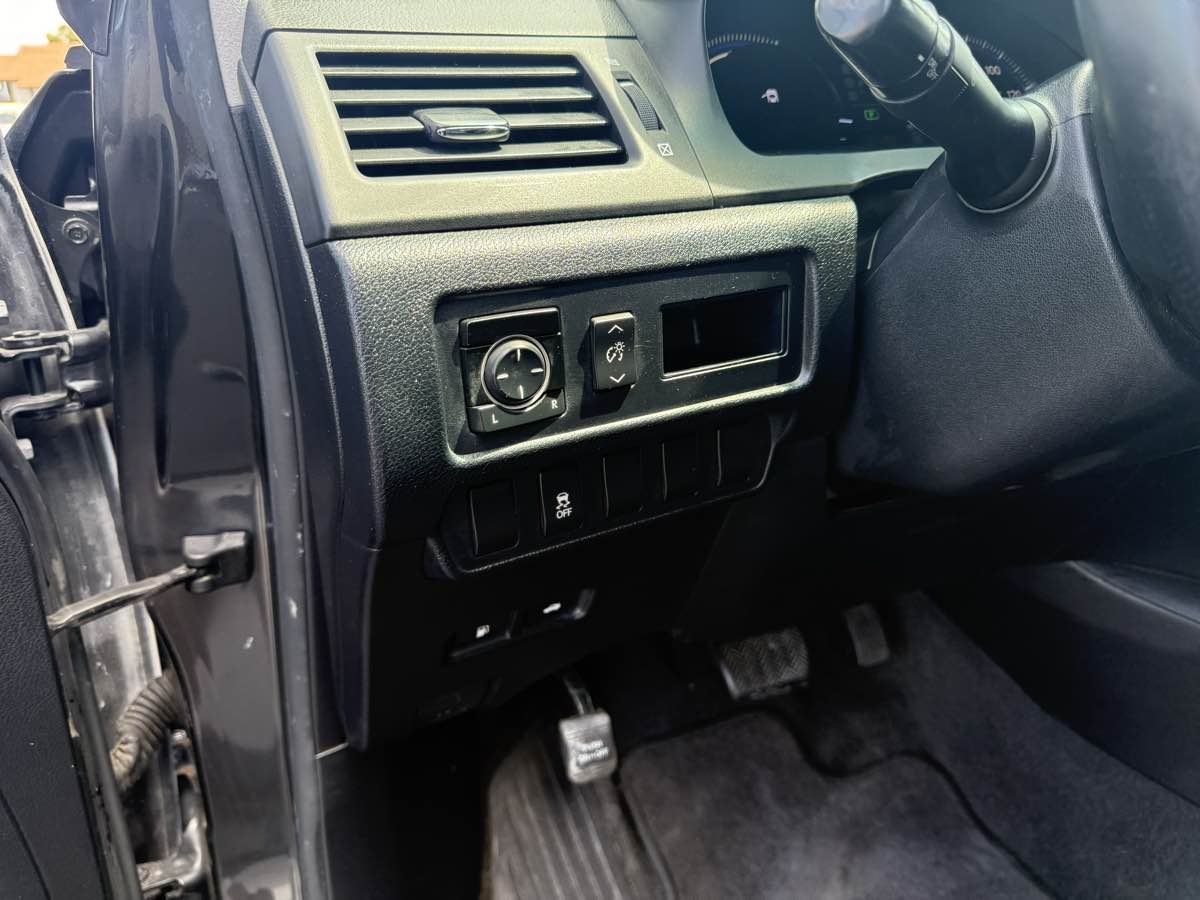 2010 Lexus HS 250h photo 12