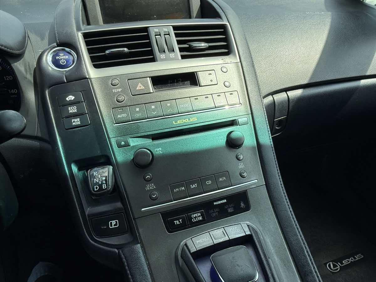 2010 Lexus HS 250h photo 20
