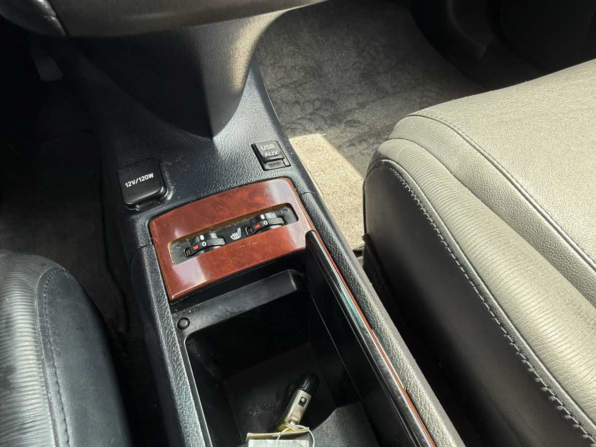 2010 Lexus HS 250h photo 21