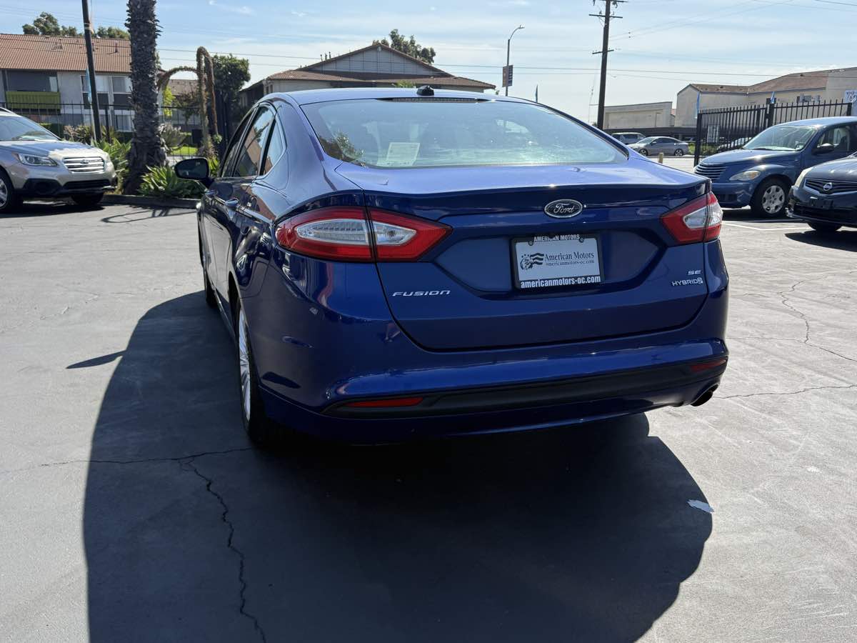 2016 Ford Fusion SE Hybrid photo 2