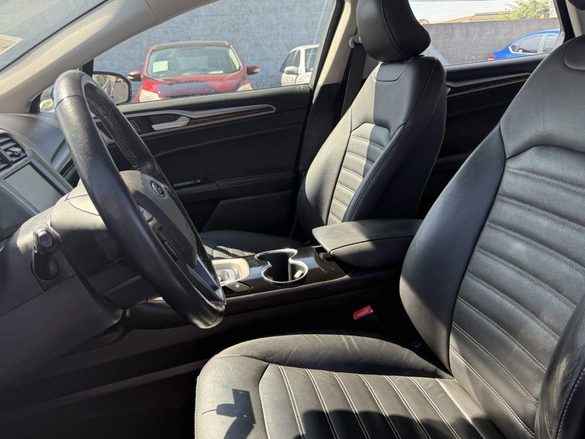 2016 Ford Fusion SE Hybrid photo 15