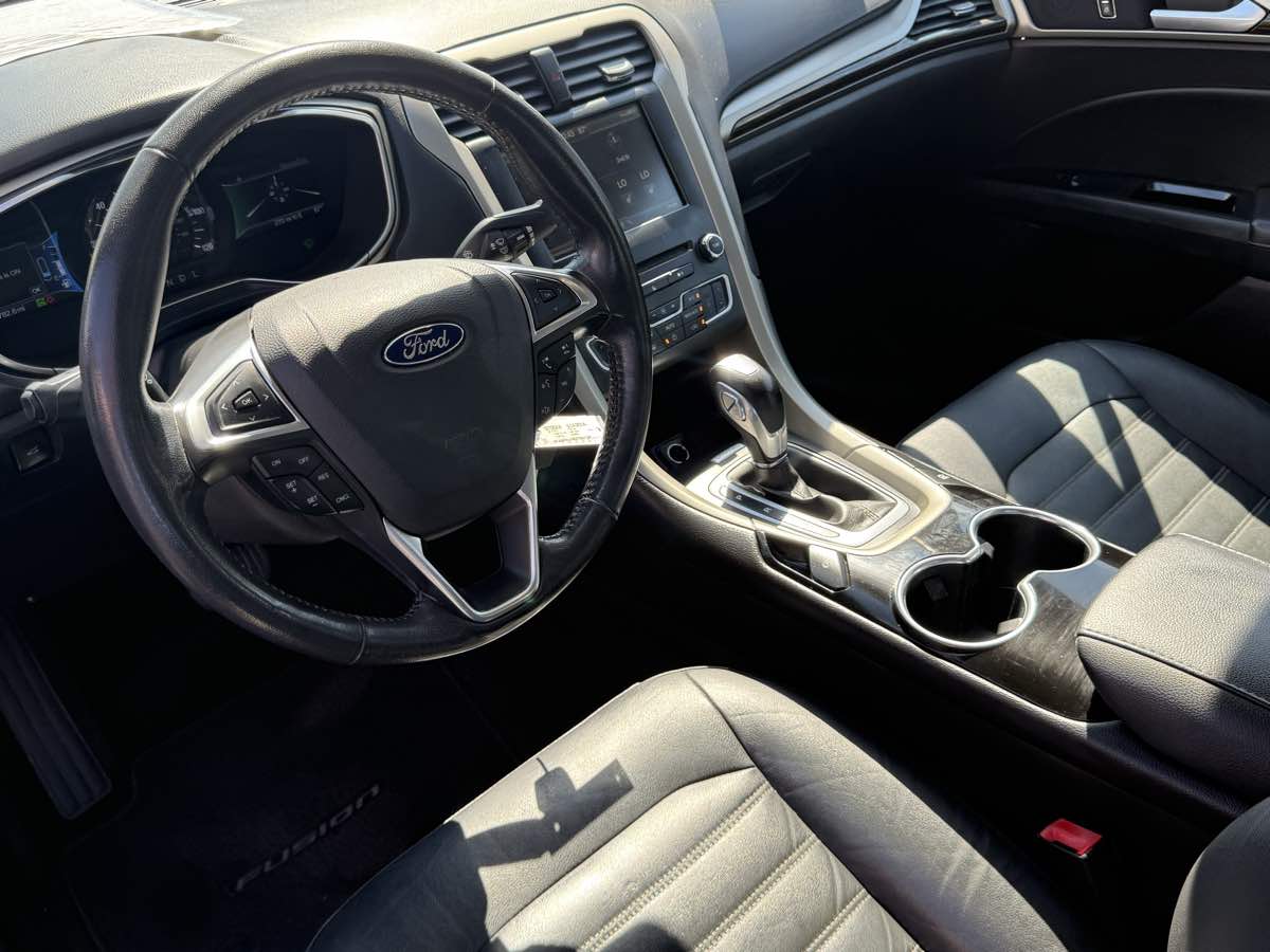 2016 Ford Fusion SE Hybrid photo 16