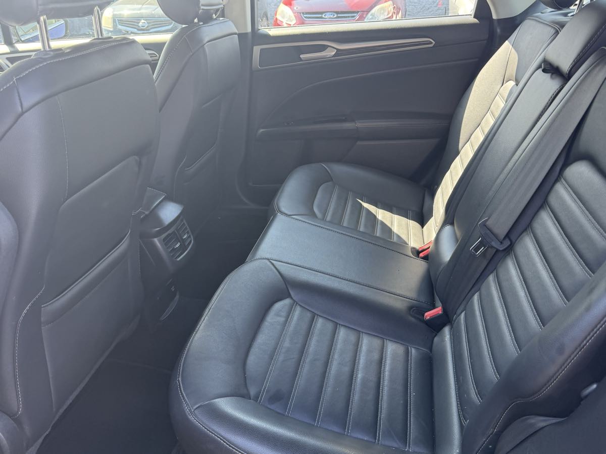 2016 Ford Fusion SE Hybrid photo 17