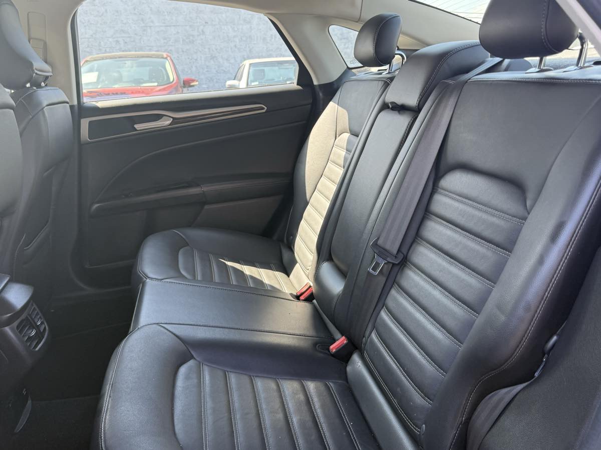 2016 Ford Fusion SE Hybrid photo 18