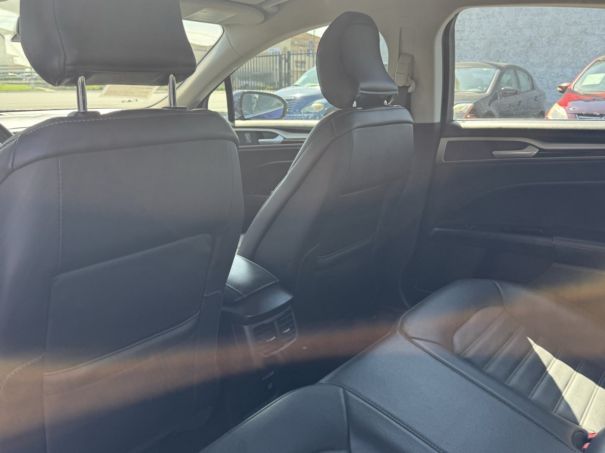 2016 Ford Fusion SE Hybrid photo 19