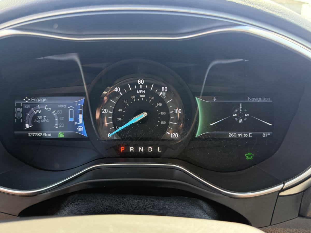 2016 Ford Fusion SE Hybrid photo 22