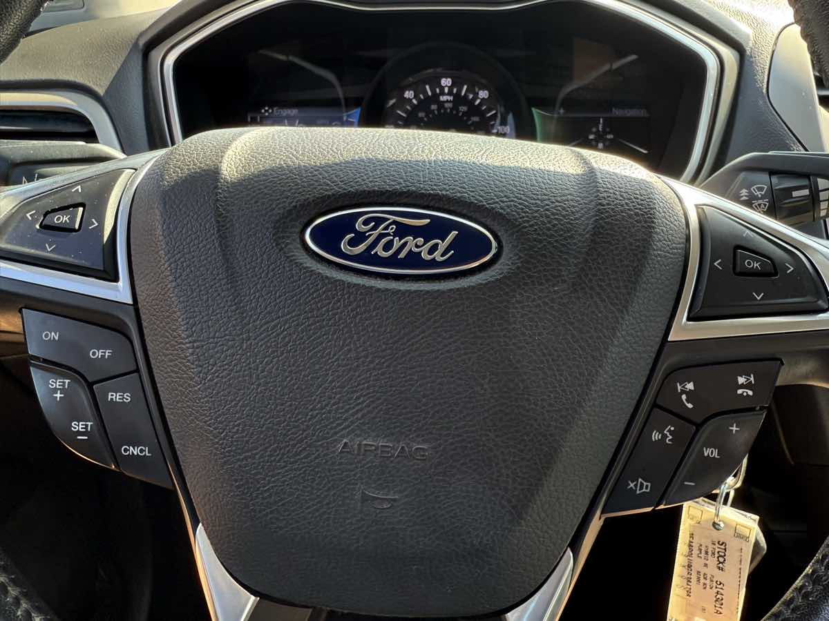 2016 Ford Fusion SE Hybrid photo 23