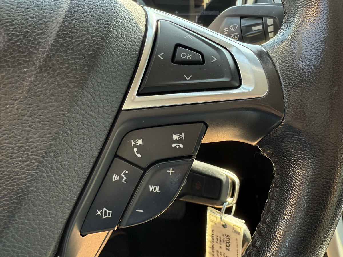 2016 Ford Fusion SE Hybrid photo 24