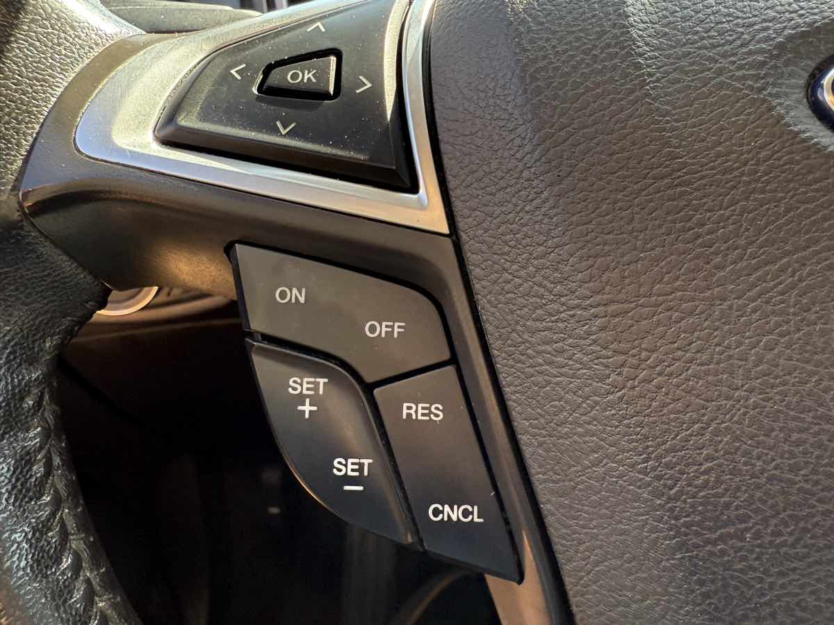 2016 Ford Fusion SE Hybrid photo 25